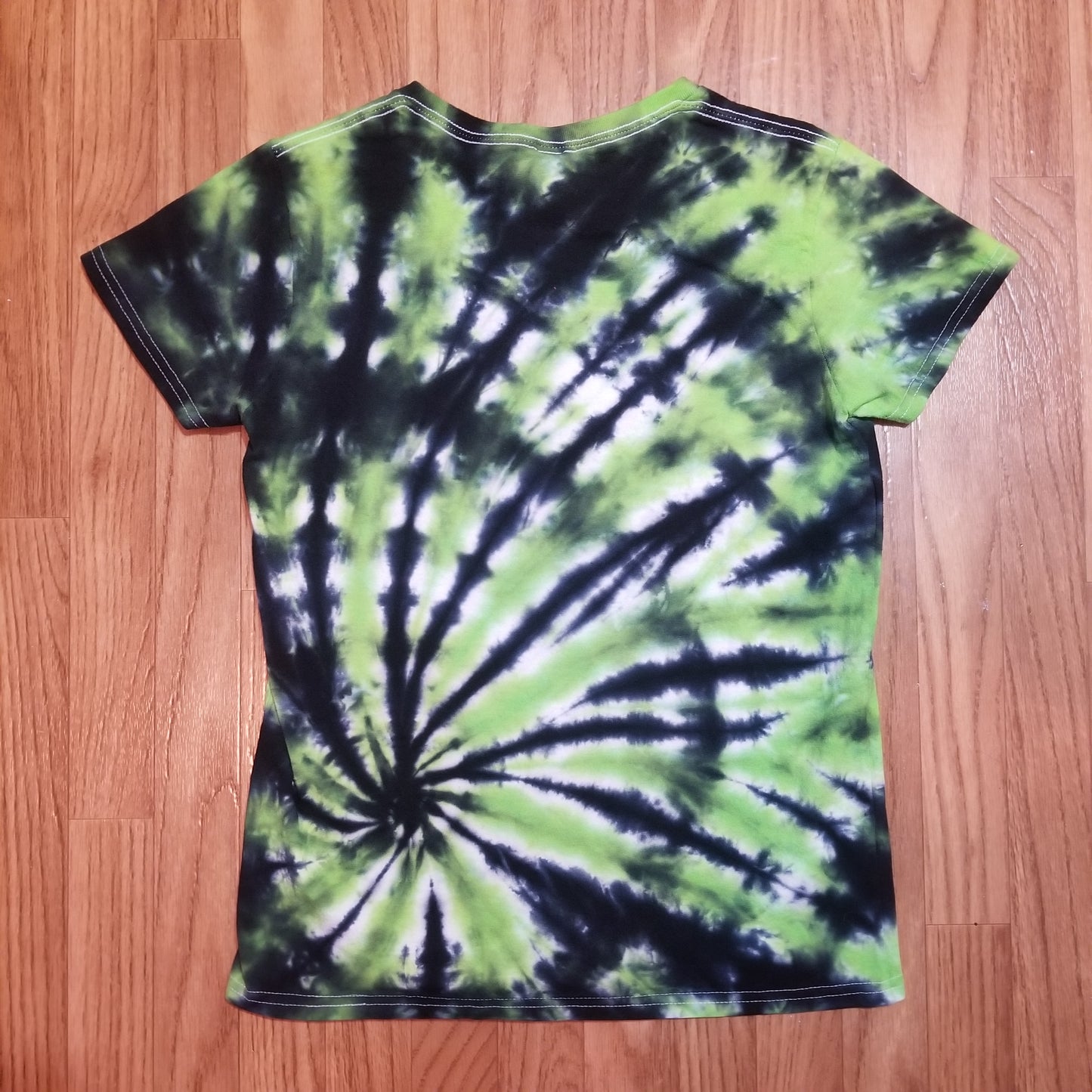 Handmade Tie Dye Green & Black Offset Spiral Ladies Short Sleeve V-Neck T-Shirt Size Medium M